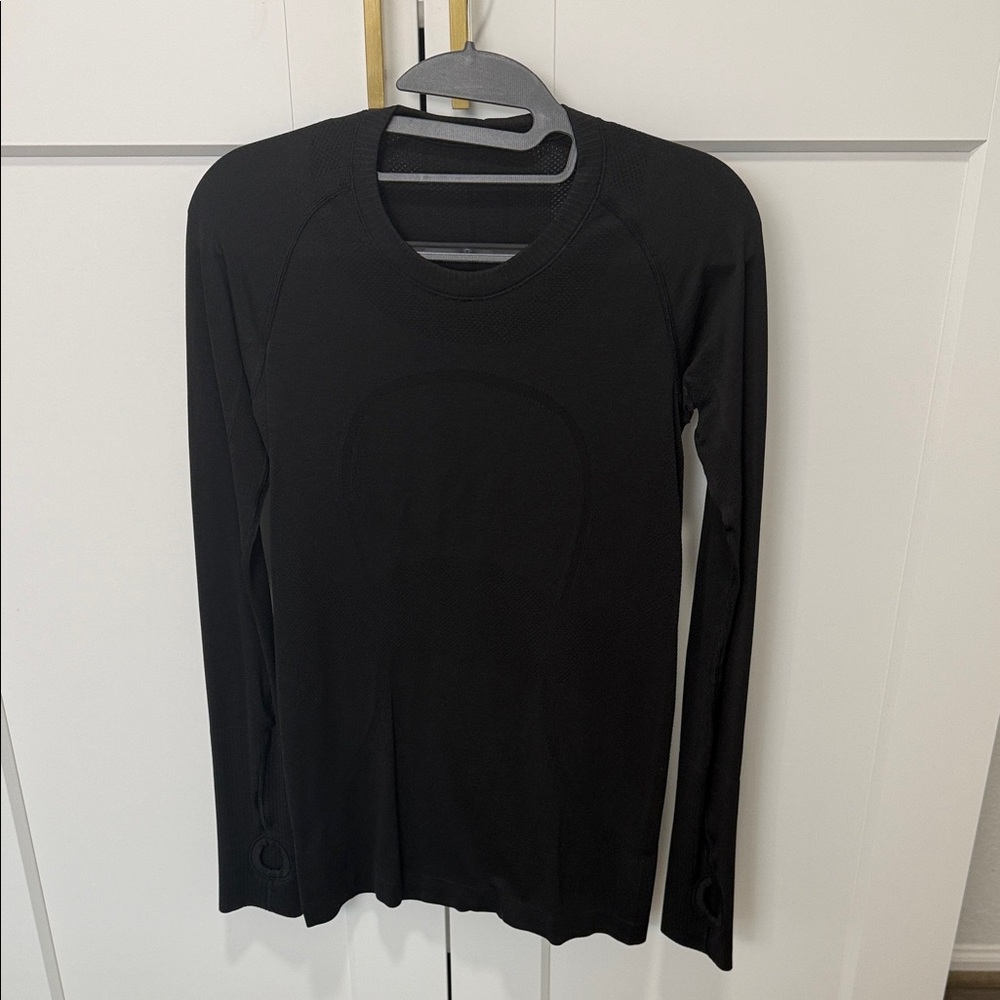 lululemon athletica Black Long Sleeve Seamless Tee